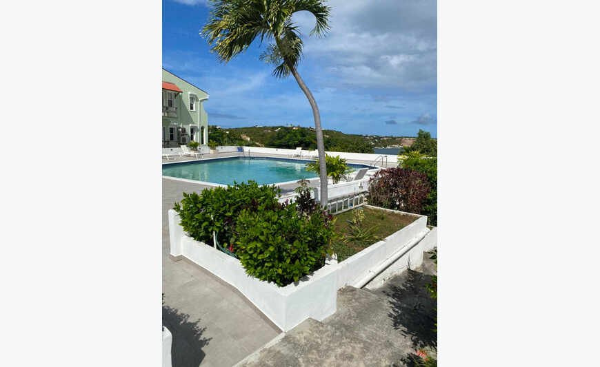 2 CHAMBRES 2 SDB ENTIEREMENT RENOVE CUPECOY SXM