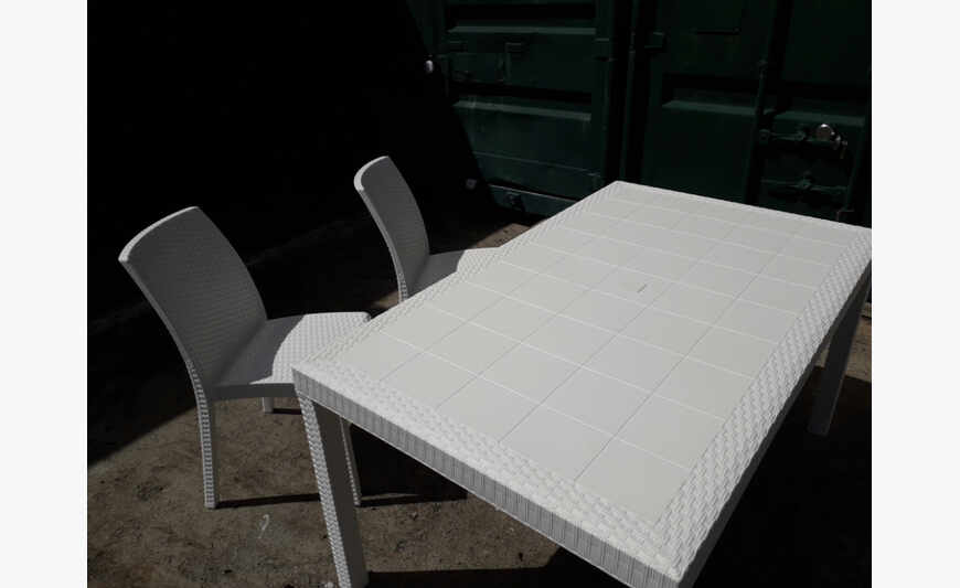 1 Table and 6 outdoor chairs