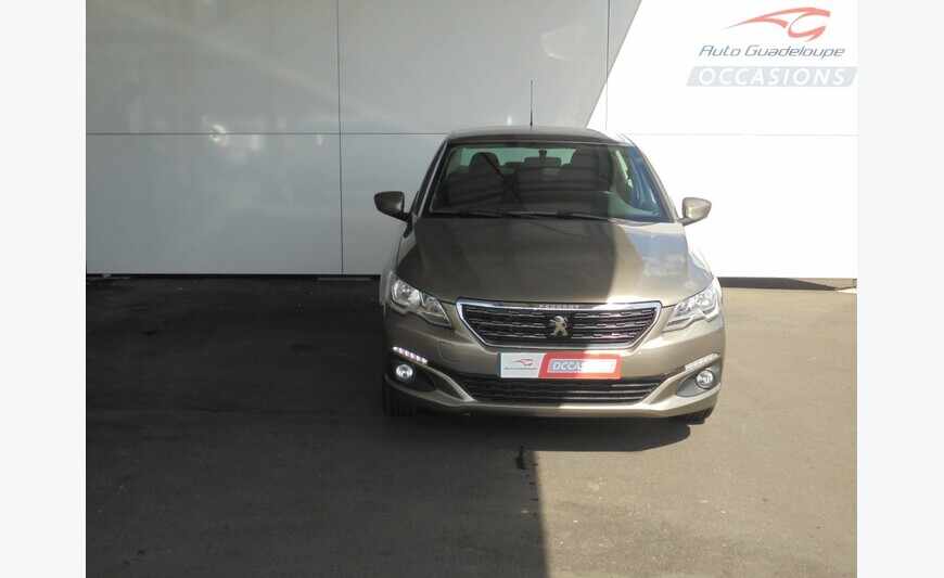 PEUGEOT 301V2 ALLURE VTi 82