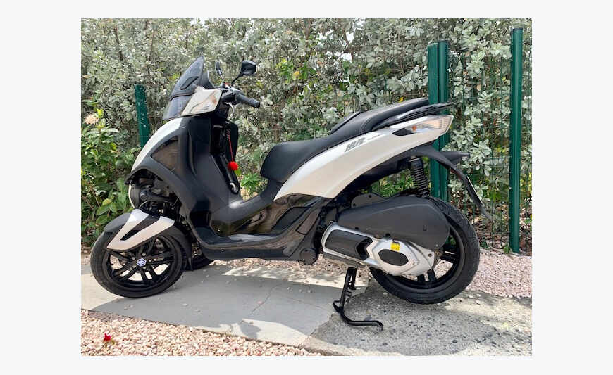 Scooter Piaggio 3 roues 300 cm3 1er Main