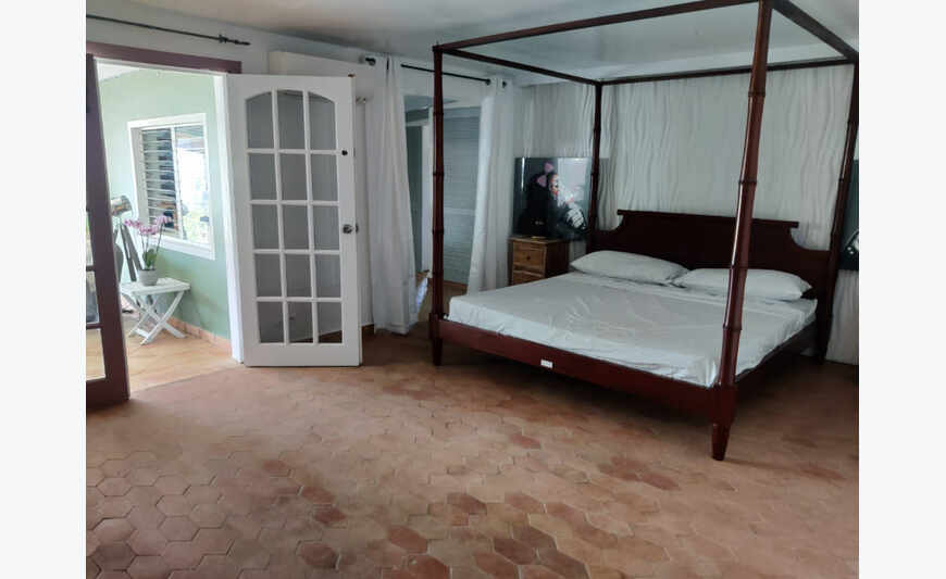 REZ DE CHAUSSEE DE VILLA TERRES BASSES