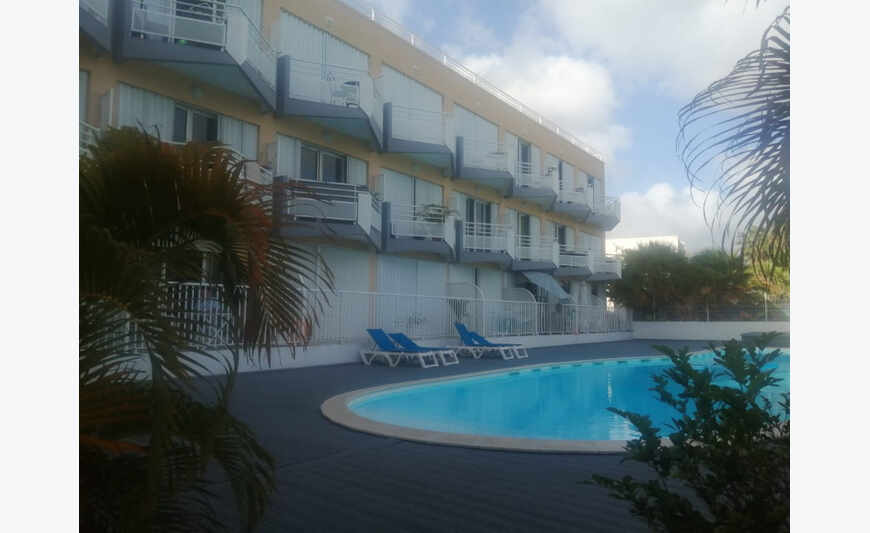 Studio Anse des sables pool view