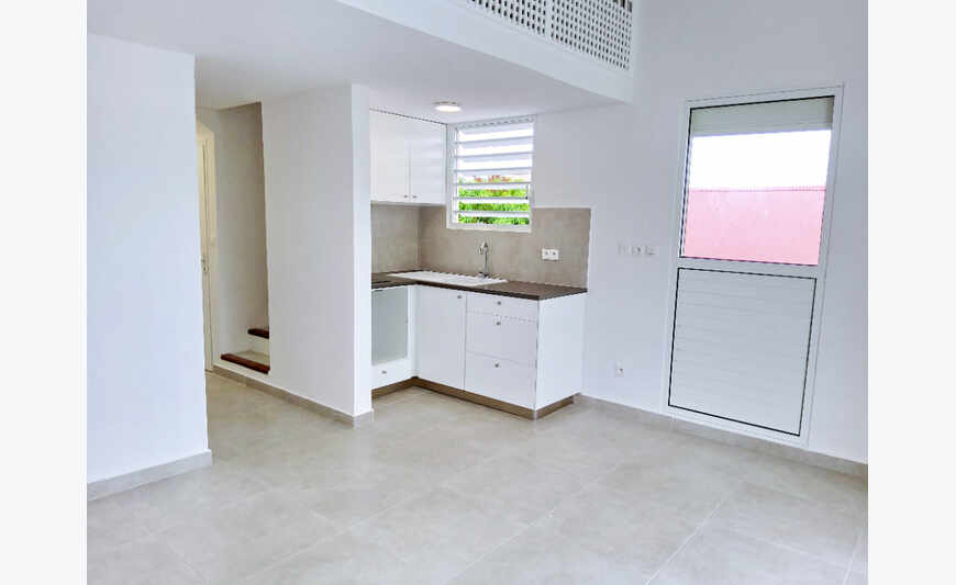 For Rent Studio Mezzanine in concordia