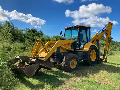Tracto / backhoe