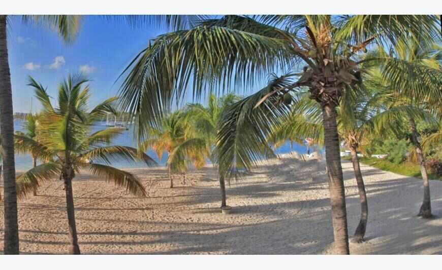 Beautiful Apartment Facing The Lagoon