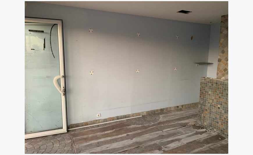On Marina: Commercial Walls