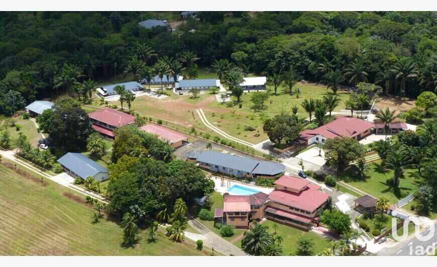 Bâtiment 63 pièces