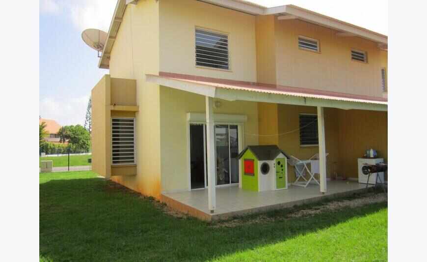 À louer à Kourou : grande maison avec...