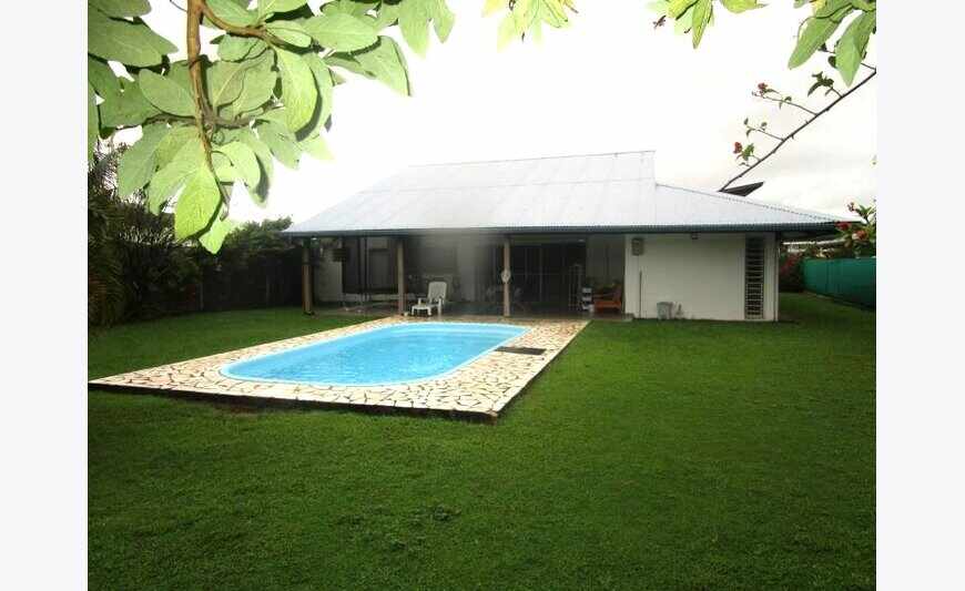 À Kourou, maison avec terrasse à...