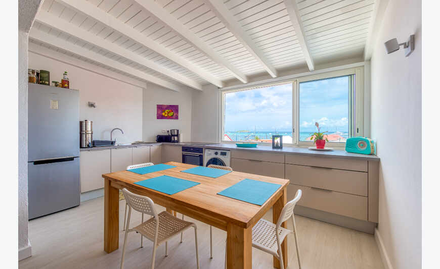 Idealement Situe En Plein Centre De...