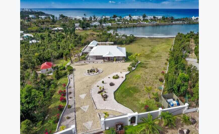 Villa de style créole sur 1 hectare de...