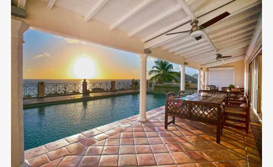 VILLA MET PANORAMISCH UITZICHT OP ZEE + LAND