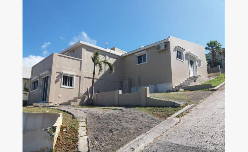 Unfurnished 3 B/R 3 bath villa