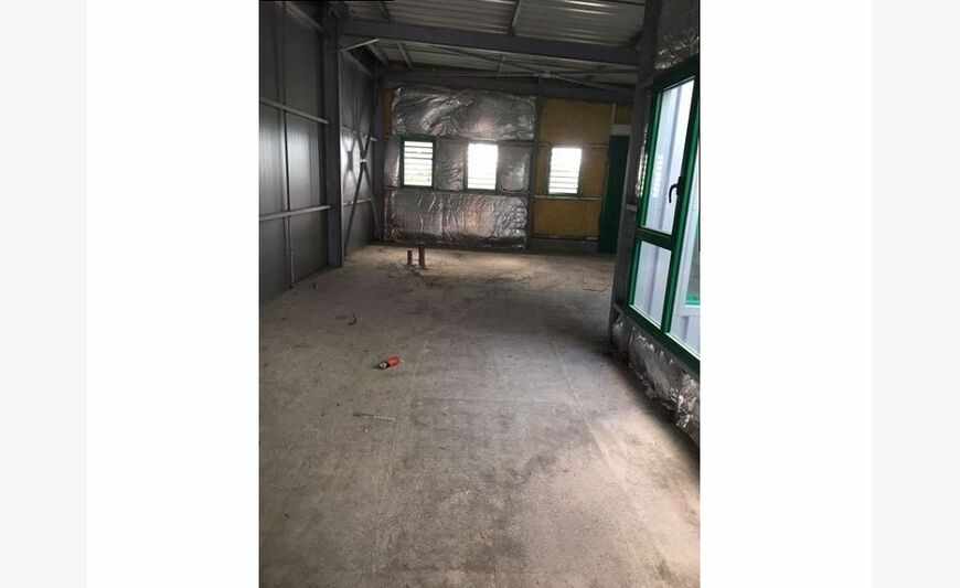 Local professionnel - 100m ²