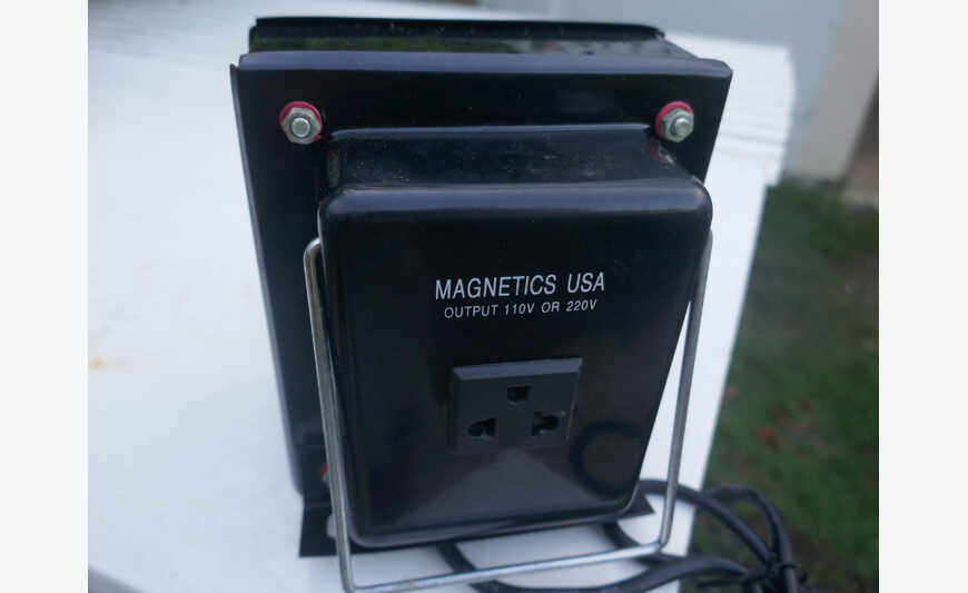 New 110/220V transformer, power 1000 Watts