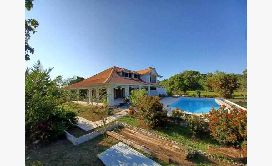 Villa Familiale T5 + Piscine La Carapa Montsinery 450 000Eur