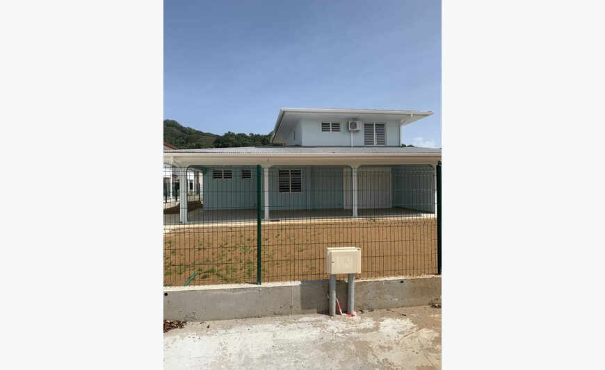 très jolie villa f4 neuf moderne remire...