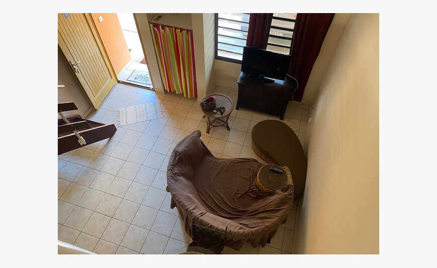 À Kourou, appartement type duplex...