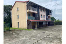À Kourou, grand appartement avec terrasse avec Caro