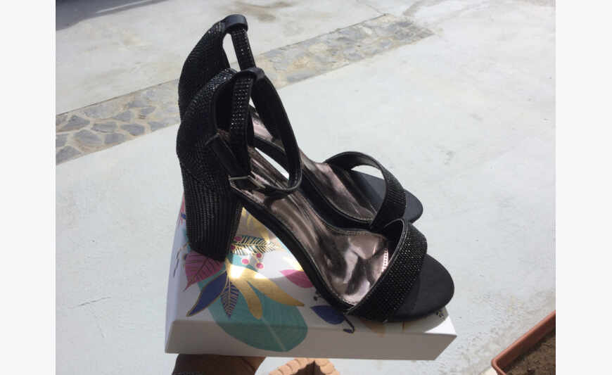 Jolies chaussures neuves