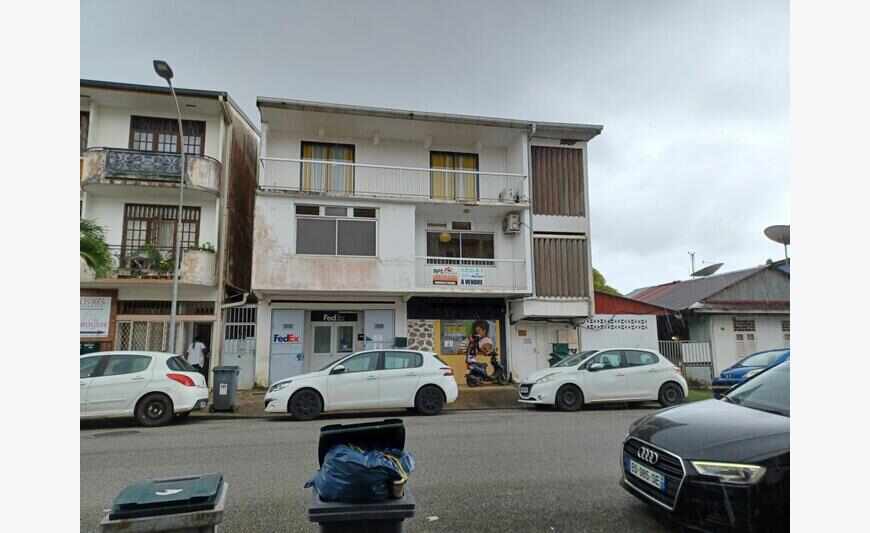 Immeuble R+2 - 3 Locaux Av. Voltaire...