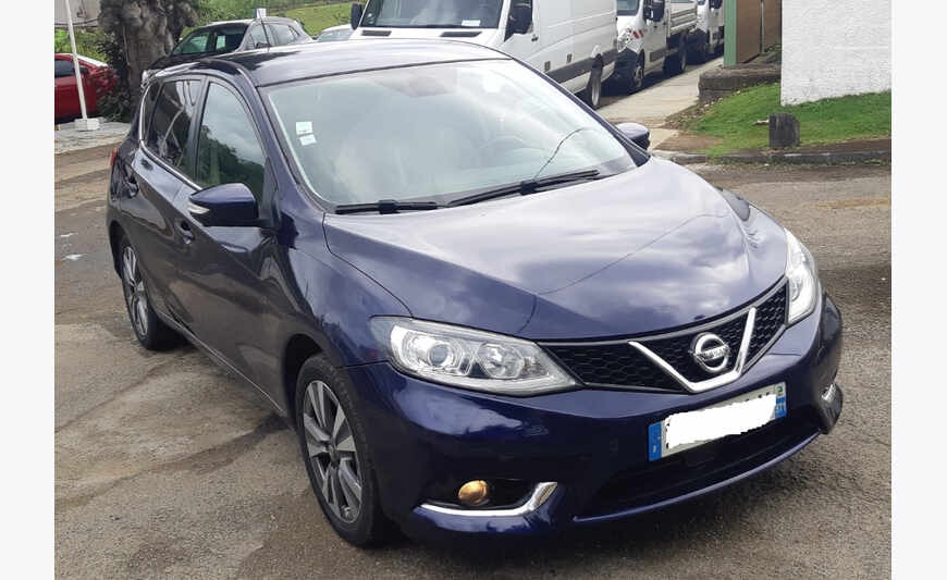 Nissan Pulsar propre intérieur et extérieur