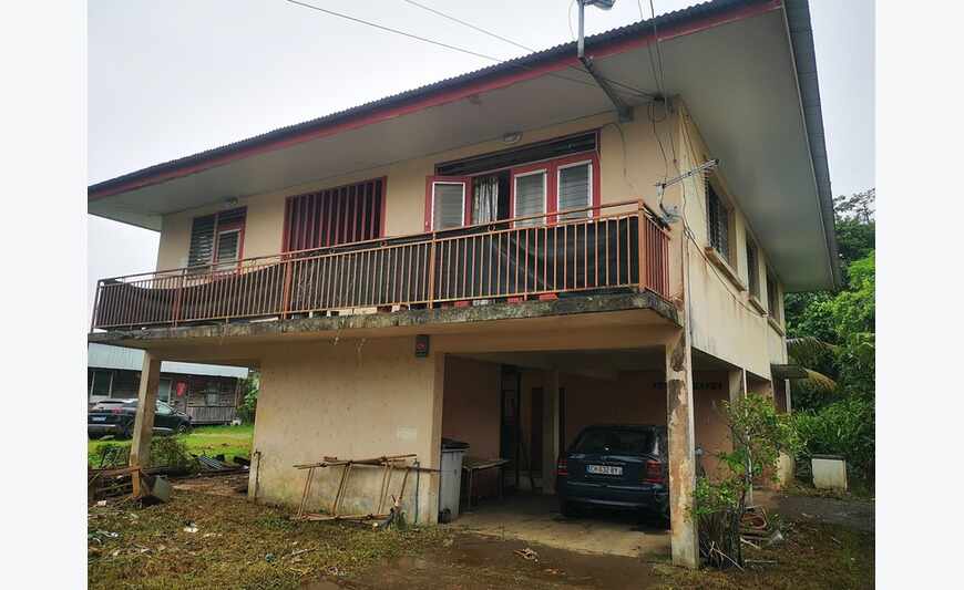 Maison à rénover sur terrain de 2306 m²...