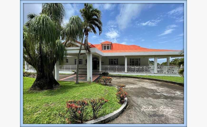 Saint Claude propriete P8 de 365 m² -...
