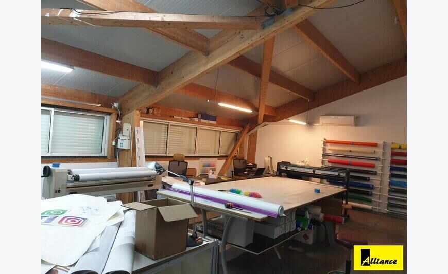 Local De 112 M² A Hope Estate