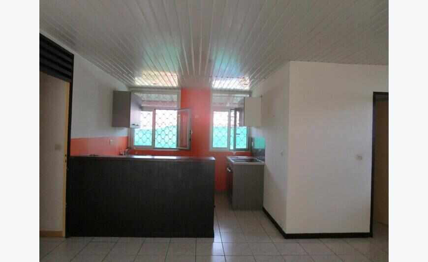 À Kourou, maison avec terrasse 4 pièces...