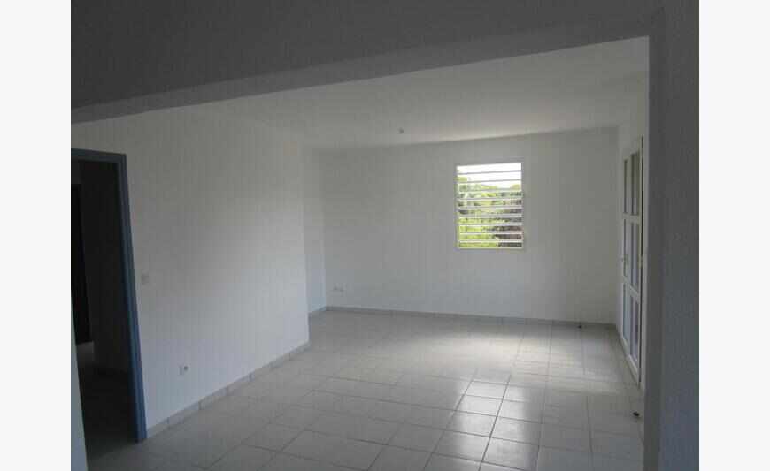 À acheter à Kourou : grand appartement...