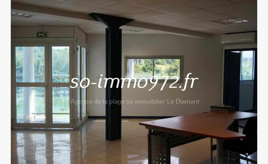A Louer Bureaux 190 M² + Parkings...