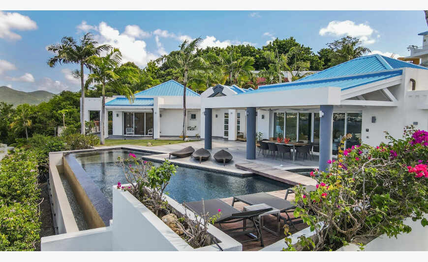 DeLuxe Villa Boat Slip gates community SXM