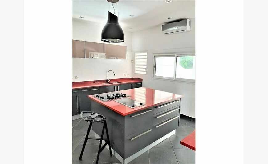 Villa - 240m ²