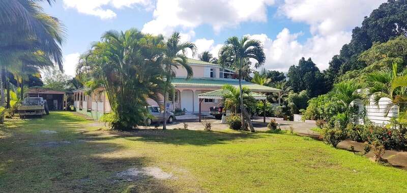 Villa sur 2000m2 de terrain et 2 F3