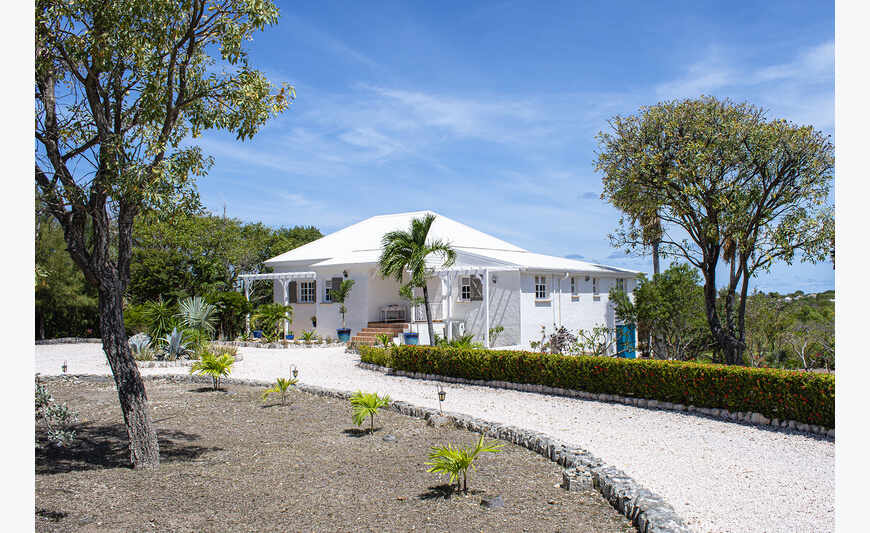 Charming Villa in Terres-Basses