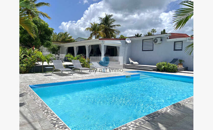 Villa T5 de plain-pied avec piscine