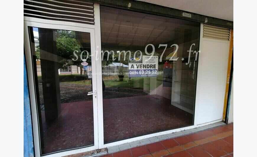 Local En Centre Commercial Bourg Du...