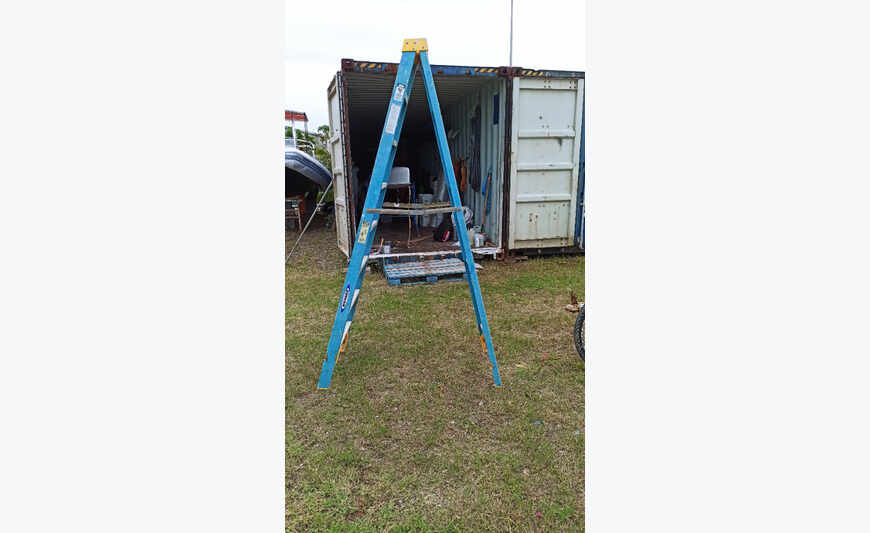 STEPLADDERS, LADDER