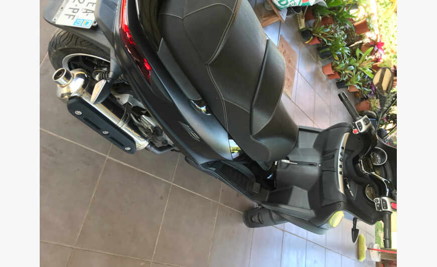 Maxi scooter Piaggio MP3 - 500 LT