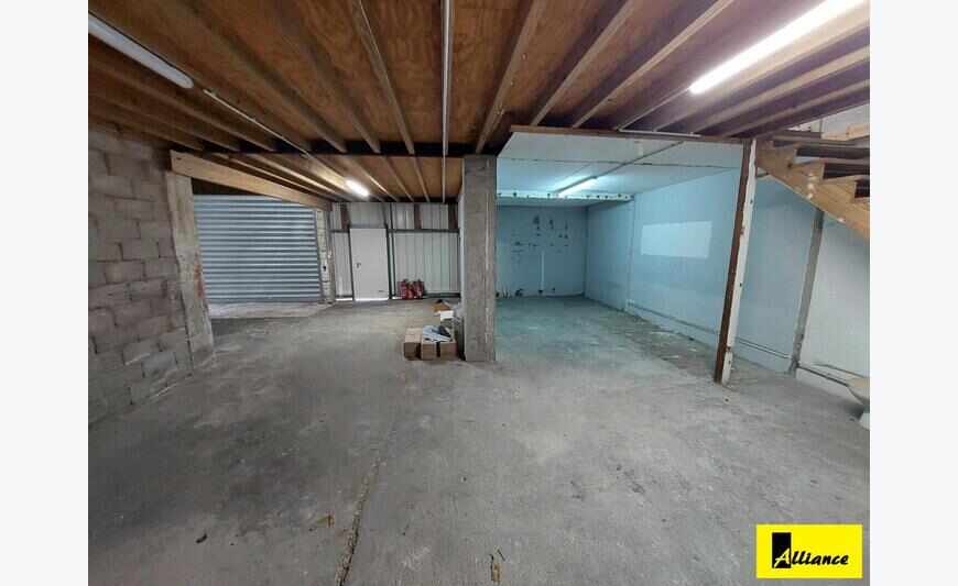 Commercial unit 200 sqm located Bellevue
