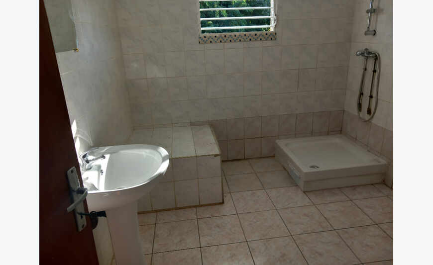 Loue haut de villa f3 non meublé