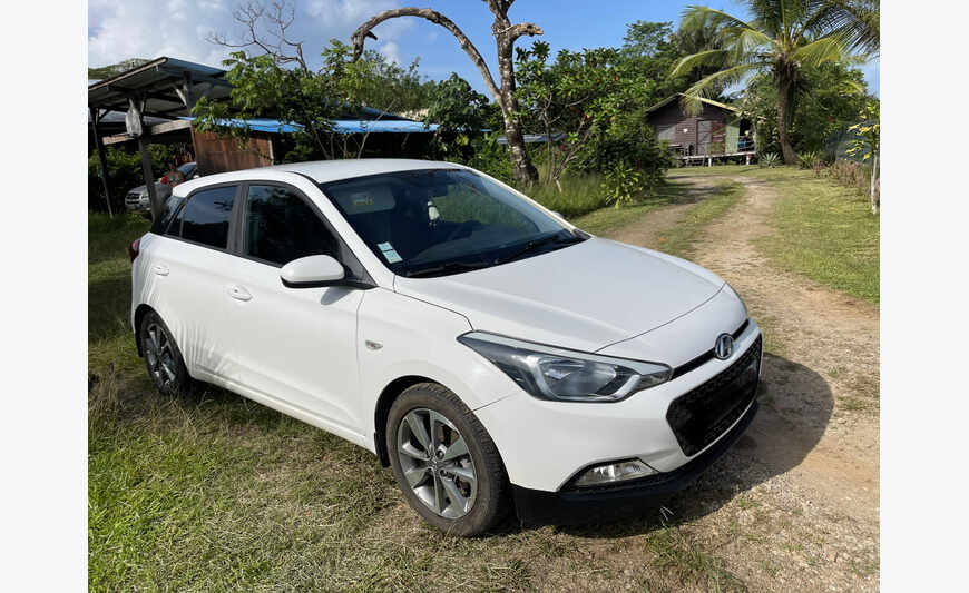Hyundai I20 blanche Essence 2017 - 70500 km