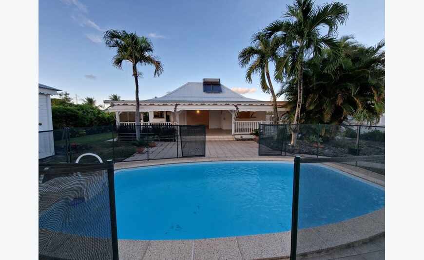 Villa P4 de plain pied + bungalow et...