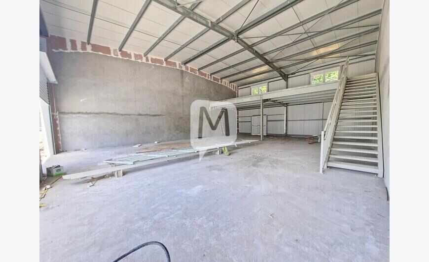 à louer Macouria local commercial de deux cellules de 130 m2