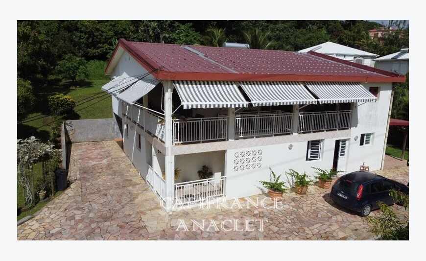 Le Lamentin Villa F4+F3+F2 sur 1754 m² de terrain