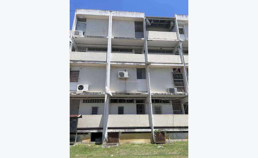 Appartement F4 duplex deuxième étage.