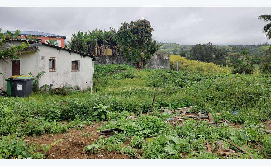 TERRAIN 796 M² DONT 395M² EN UC CONSTRUCTIBLE TAMPON