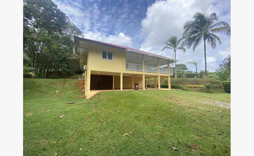 Villa à louer à matoury la désirée
