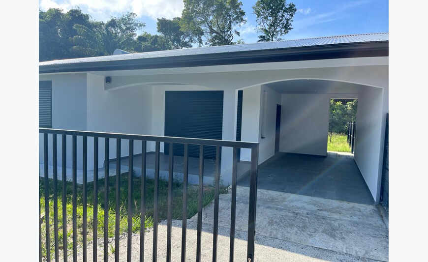 A louer villa T3 Mitoyenne Entrée Carapa